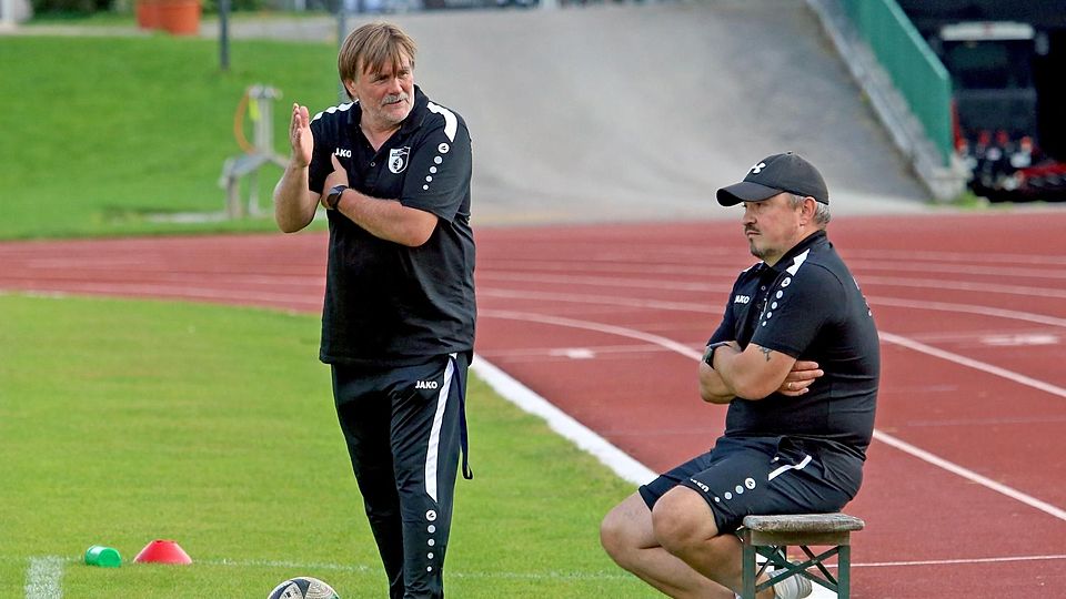 „Die letzten Wochen haben keinen Spaß gemacht“: Trainer Florian Ächter (re.) und sein Assistent Rene Stoiber haben beim Bezirksliga-Schlusslicht BCF Wolfratshausen gekündigt.