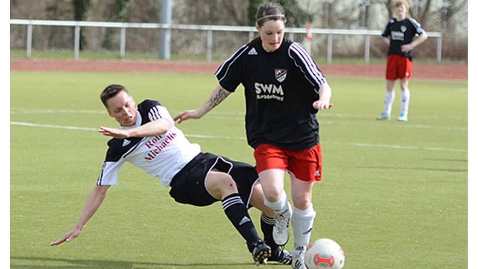 Am Pfingstmontag geht es für den Magdeburger FFC II (schwarz, hier gegen Arneburg) um den Titel. Foto: Andy Muhl