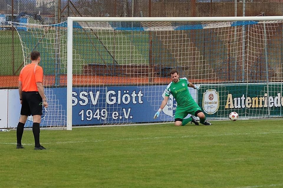 Bubesheims Keeper Simon Zeiser ist geschlagen, der Elfmeter führte zum zwischenzeitlichen 1:0 für die Glötter.