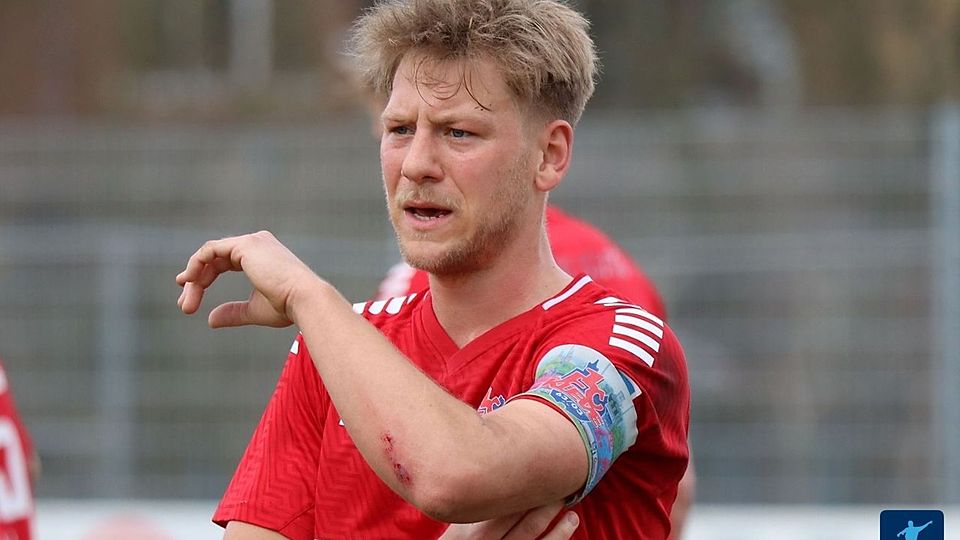 Fabio Forster ist aktuell zum Zuschauen verdammt.