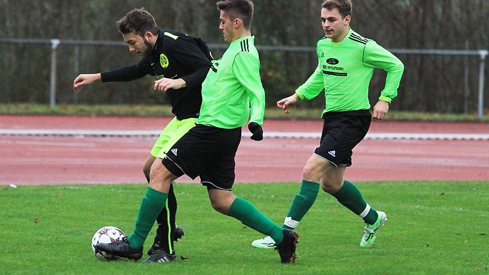 Beginnen am 1. Februar mit der Vorbereitung: Die Spieler des FC Viktoria (grüne Trikots). F: Bernd Wolf