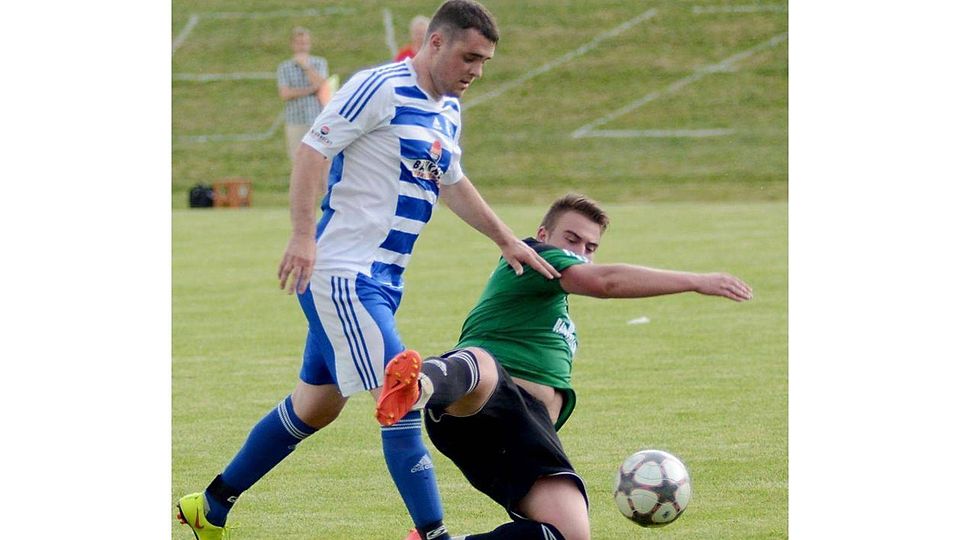 Die Sportfreunde Hengen (grüne Trikots) stemmen sich vergeblich gegen den SV Zainingen II, der mit dem 4:1-Sieg den Klassenerhalt klar macht.