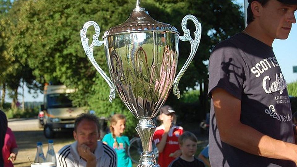 Dieser Pokal ging an den ATSV Kelheim. Foto: M. Gahr