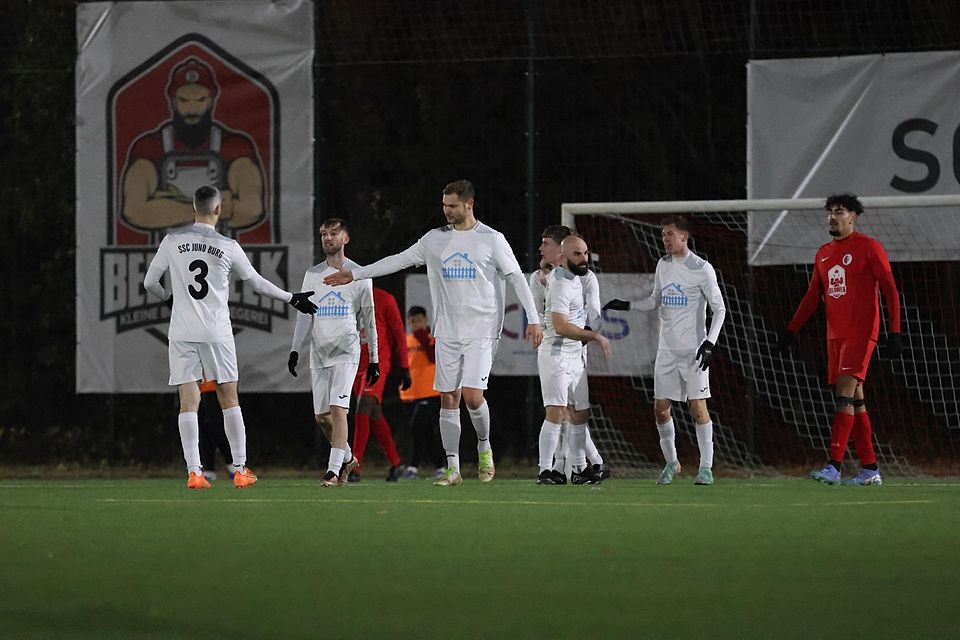 Der SSC Juno Burg feiert einen 3:1-Auswärtssieg beim Kellerkind Okriftel.