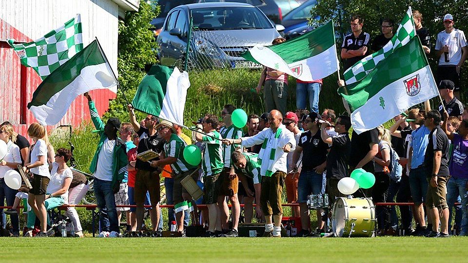 Die Fans des SV Thurmansbang waren in den Relegationsspielen der zwölfte Mann F: Weiderer