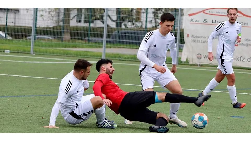 Tilo Keiner (r.) eröffnet das Schützenfest für seinen VfB Aßlar gegen den TSV Blasbach. (Archivfoto) Tilo Keiner (r.) eröffnet das Schützenfest für seinen VfB Aßlar gegen den TSV Blasbach. (Archivfoto) © Jasmin Hahn