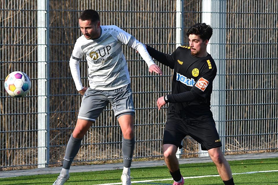 Die SpVgg SV Weiden um Moritz Zeitler (links) zog sich gegen Regionalligist Bayreuth anständig aus der Affäre.
