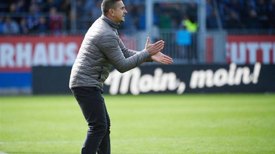Vom Co-Trainer zum Chefcoach: Mersad Selimbegovic hat sich schnell angefreundet mit dem Rampenlicht. Mit der bisherigen Punkteausbeute in der 2. Bundesliga ist er „nicht ganz zufrieden“. 