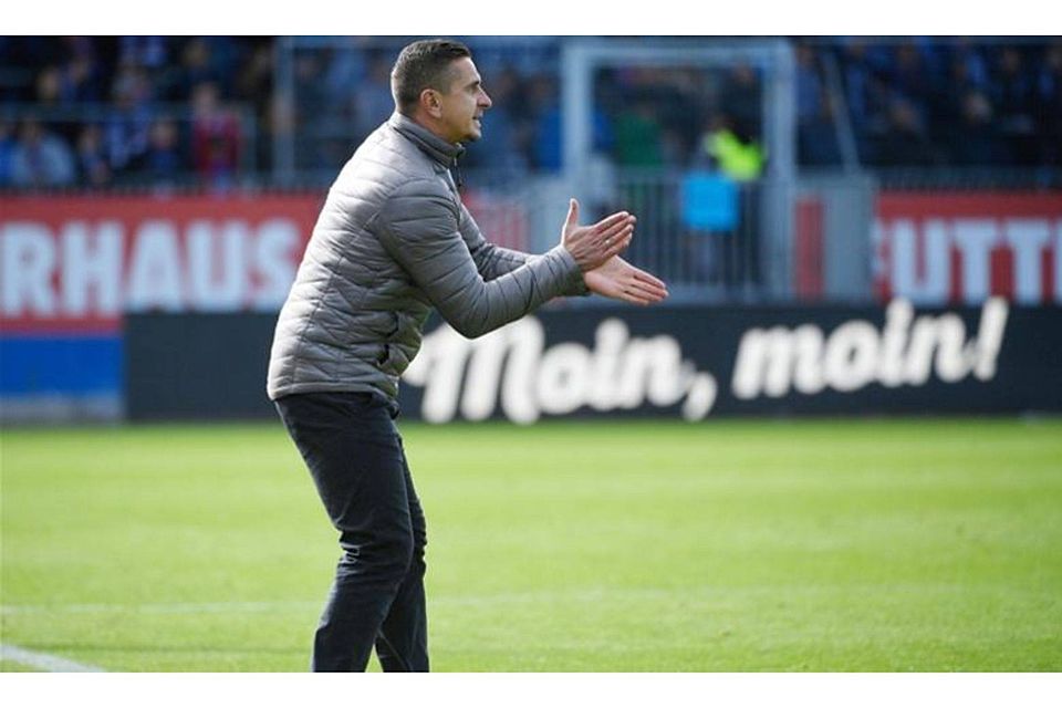 Vom Co-Trainer zum Chefcoach: Mersad Selimbegovic hat sich schnell angefreundet mit dem Rampenlicht. Mit der bisherigen Punkteausbeute in der 2. Bundesliga ist er „nicht ganz zufrieden“. 
