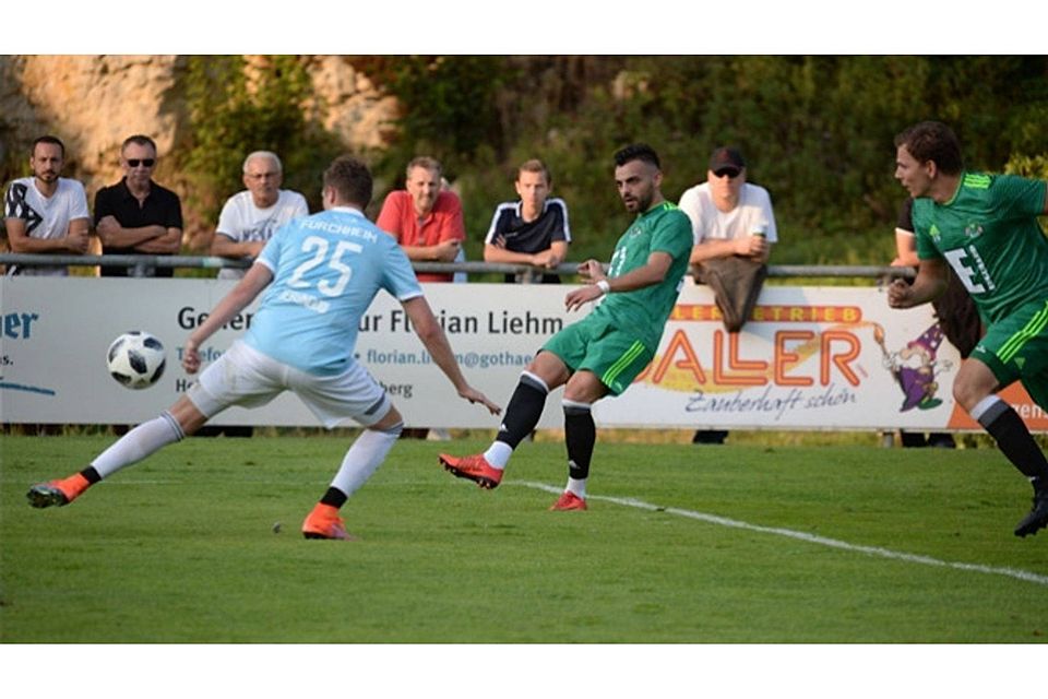 Mit 3:0 entschied die DJK Ammerthal (in Grün) das Hinspiel gegen die SpVgg Jahn Forchheim für sich. Foto: Andreas Brückmann