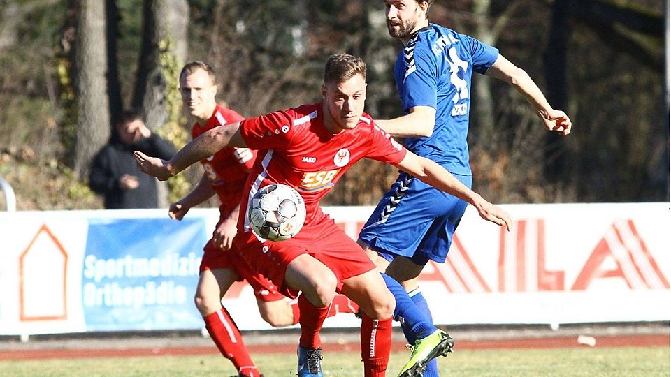 Karol Orlos (in rot) verlässt den Brandenburger SC Süd und wechselt zum Berlin-Ligisten TSV Rudow.