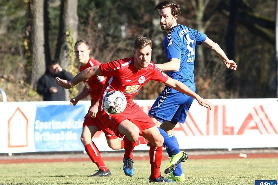 Karol Orlos (in rot) verlässt den Brandenburger SC Süd und wechselt zum Berlin-Ligisten TSV Rudow.