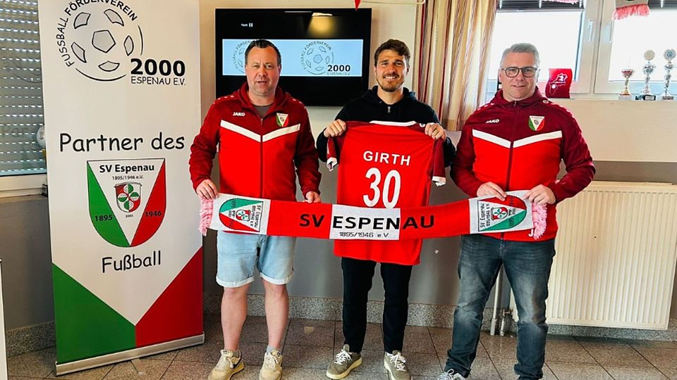 Benjamin Girth (mitte) läuft ab der neuen Spielzeit für den SV Espenau auf.