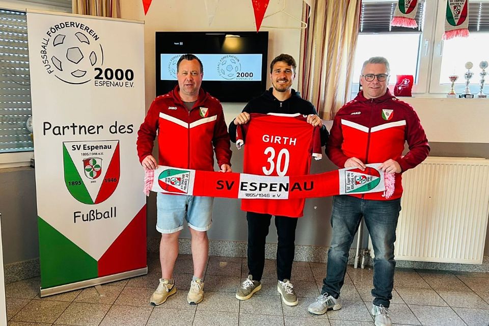 Benjamin Girth (mitte) läuft ab der neuen Spielzeit für den SV Espenau auf.