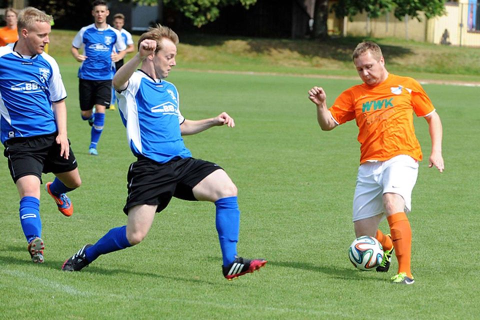 Traf doppelt: Thomas Seliger (rechts). | Archivfoto: Meinrad Schön