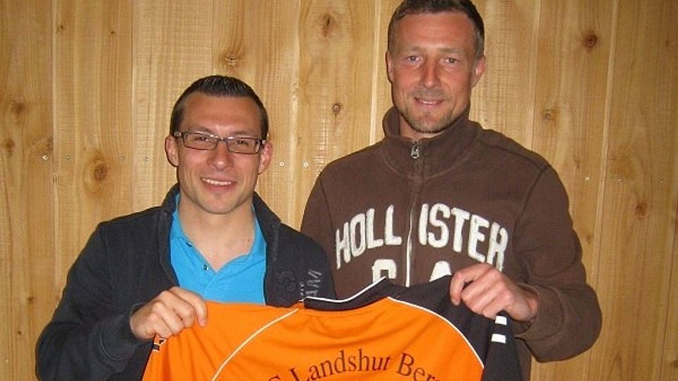 Der SC Landshut-Berg startet mit dem neuen Trainergespann Michael Wimmer (re.) und Martin Ruhland (li.) in die Saison 2011/2012 .