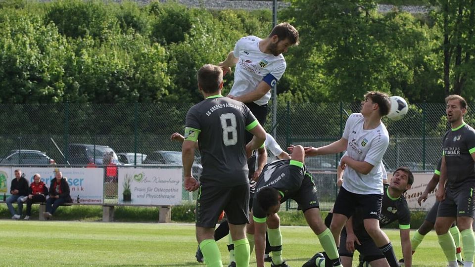 Bringen den Meister ins Straucheln: Maxi Meditz (M.) und die Bad Kohlgruber bringen die SG um den Sieg.