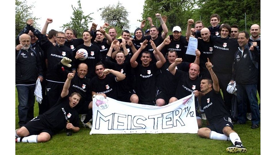 2 Spieltage vor Saisonende hat es geklappt, der SV Reut ist Meister der A-Klasse Eggenfelden. Foto: Grashuber