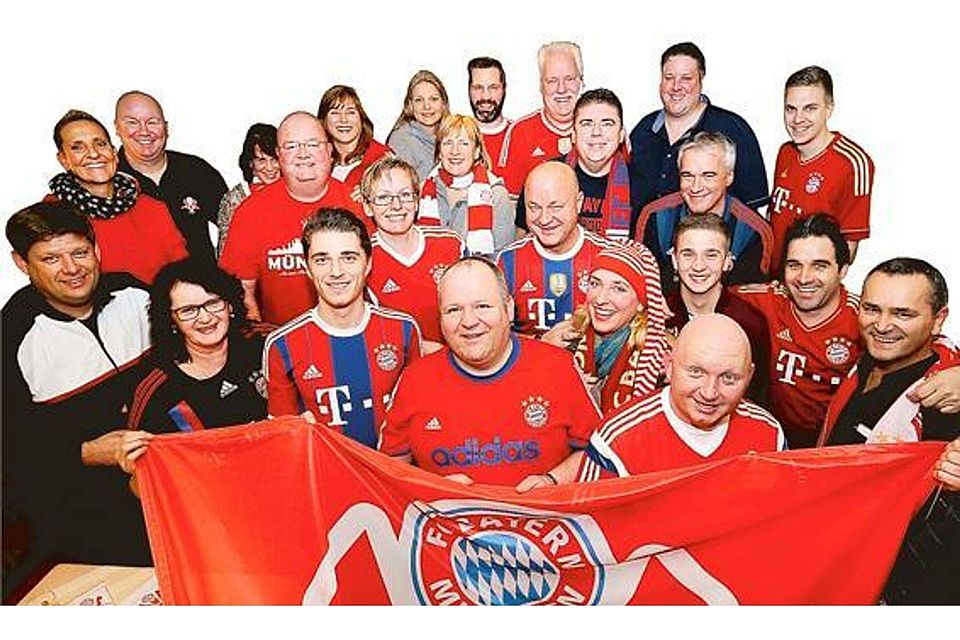 Die Sympathie gilt dem  FC Bayern München: die Mitglieder  des Oldenburger Fanclubs ?Hütten-Bazis? Martin Remmers