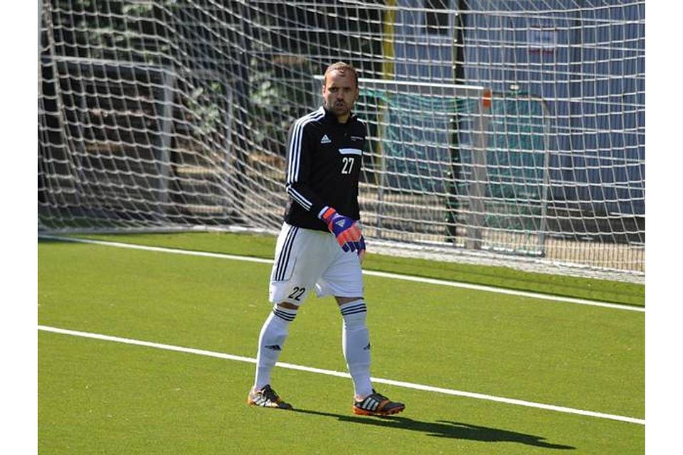 Sascha Mundorf trainiert im Fußball-Leistungszentrum Frechen und ist Torwart beim SG Eschmar.; Foto Malte Strahlendorf