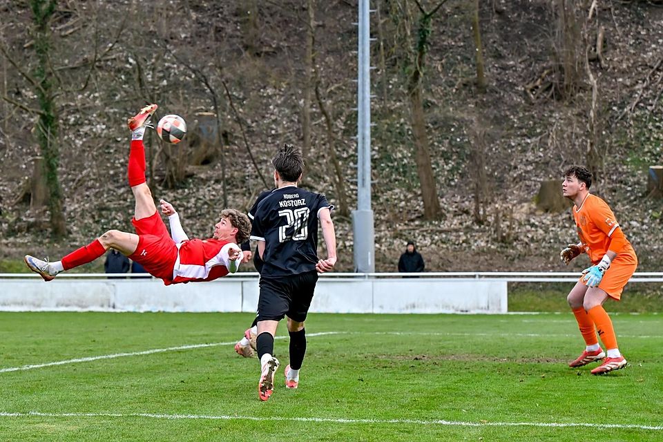 Einsatz fraglich: Fabian Porr (hier bei seinem Fallrückzieher zum 3:2 gegen Hallbergmoos) hat gesundheitliche Probleme. Einsatz fraglich: Fabian Porr (hier bei seinem Fallrückzieher zum 3:2 gegen Hallbergmoos) hat gesundheitliche Probleme.
