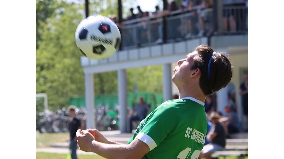 So sieht gekonnte Ballannahme aus: der Oberhummler Jan Schulte in Aktion.