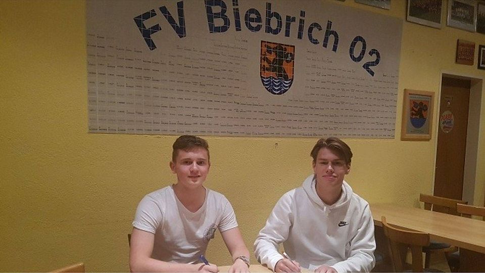 Freuen sich auf ihren neuen Club: Die FV-Neuzugänge Hönig und Schöne (v.l.). Foto: H. Tutkun