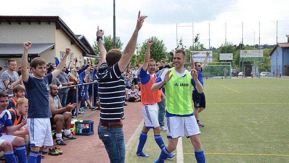 Jubel in Klein-Winterheim: So wie hier, beim Aufstieg in die Bezirksliga, jubelten die Kicker des SV Klein-Winterheim auch nach dem Pokalcoup gegen Marienborn. F: Boor