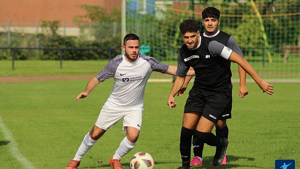 Der SV Alemannia Königstädten (hier in den schwarzen Trikots) durfte sich über einen torreichen Sieg freuen.