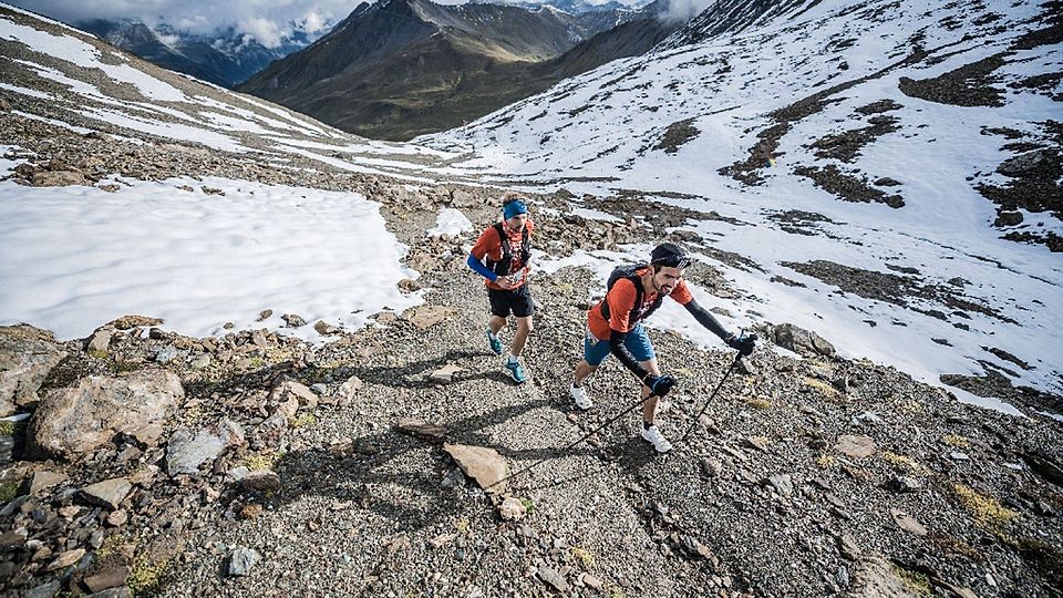 Beim weltgrößten Etappenrennen für Zweier-Teams über die Alpen geht es vorbei an hochalpinen Landschaften, immer vor einem grandiosen Panorama  ©www.wisthaler.com / Harald Wisth