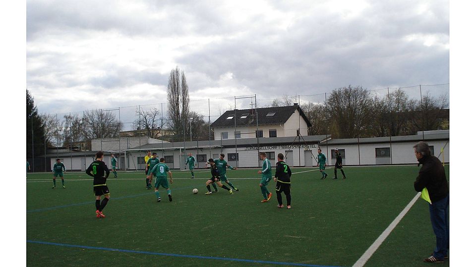 Souveräner Sieg an der Boelckestraße: SV Niedernhausen gewinnt 4:0 bei Kastel 46.II F: Horst