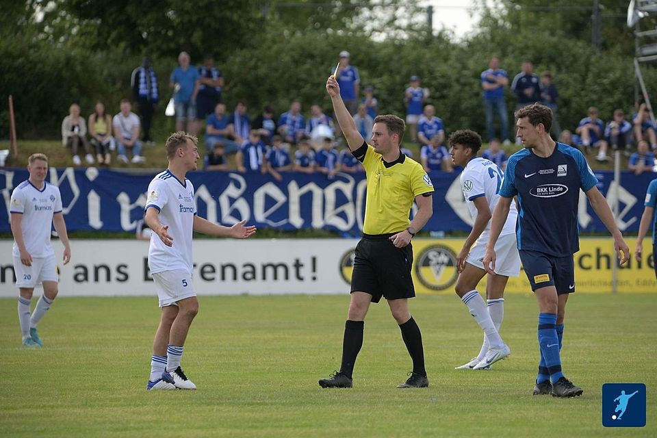 Im Verbandspokalfinale 2022 gegen den TSV Schott war Bohl, hier mit Gelb verwarnt, der auffälligste Pirmasenser.