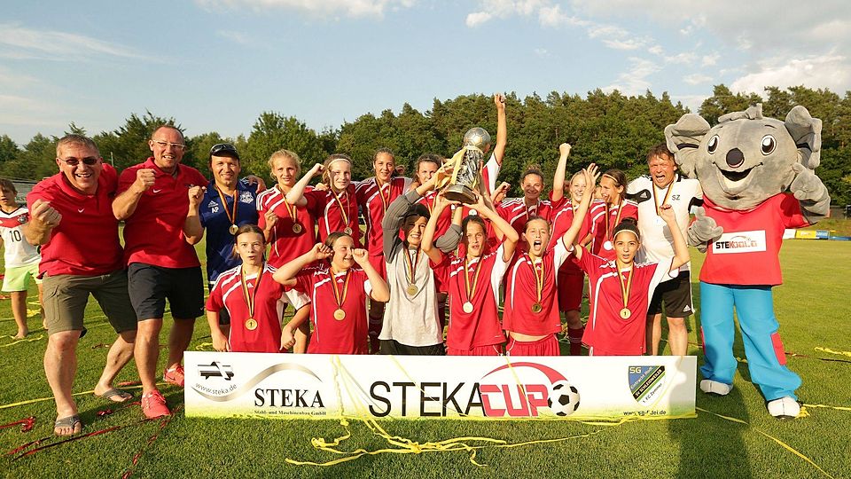 Damit war nicht zu rechnen: Die Kreisauswahl Trier-Saarburg hat den international besetzten Steka-Cup in Schleidweiler gewonnen. Foto:Sebastian Schwarz