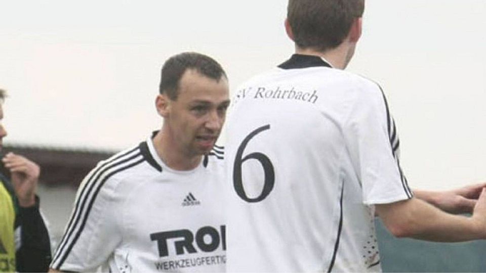 Guido Kempf (l.) erzielte zwar das 1:0, musste aber am Ende eine bittere Klatsche mit dem TSV Rohrbach hinnehmen.