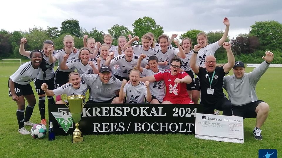 Lankern feiert den Pokalsieg.