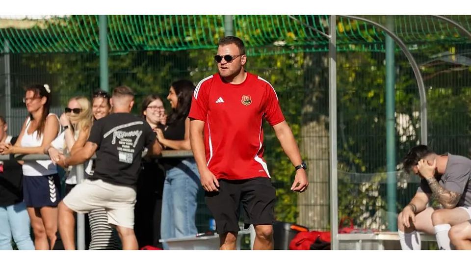 Erlebt aktuell eine sportliche Talfahrt mit der TSG Dorlar: Maximilian Rinn, seit Sommer Trainer des Fußball-A-Ligisten. © Isabel Althof