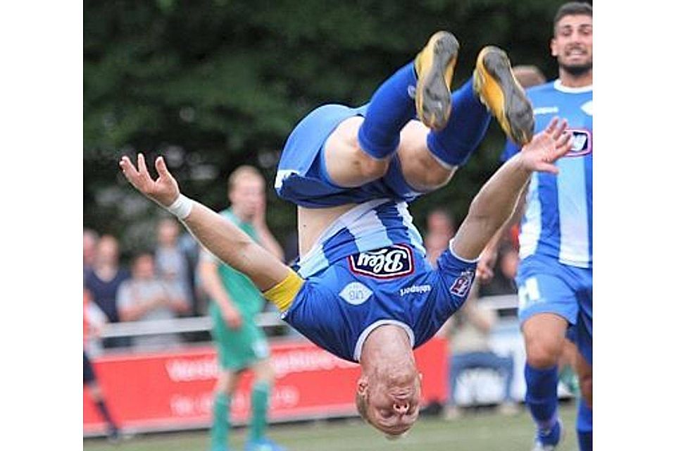 Tor-Salto: VfB-Kapitän Thorsten Tönnies nach einem seiner zwei Treffer beim 3:0 im Pokal-Achtelfinale bei Stadtrivale VfL. Piet Meyer