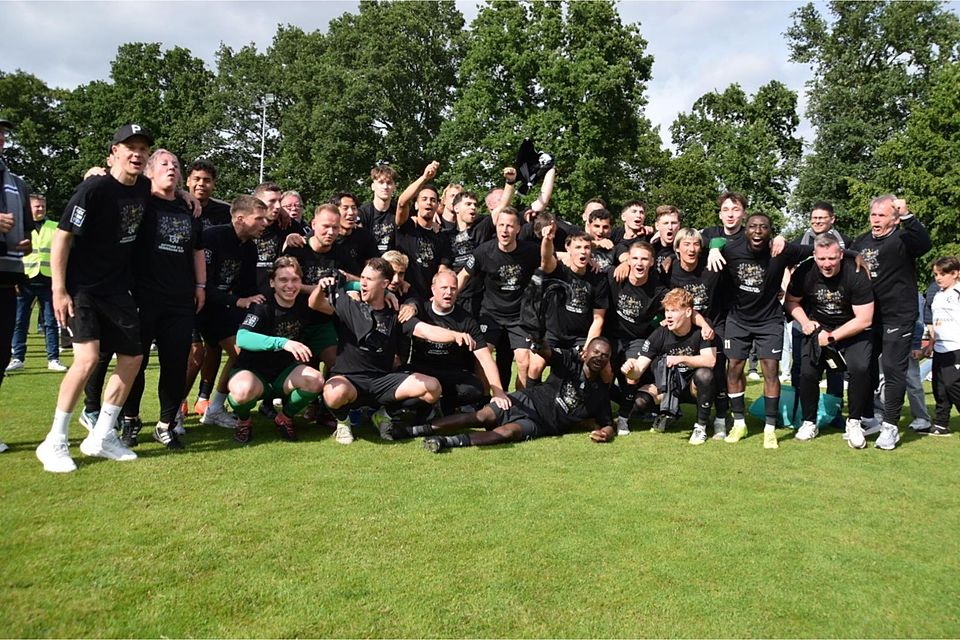 Oberliga-Meister VfB 03 Hilden. Oberliga-Meister VfB 03 Hilden.