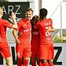 Vor allem dank einer starken zweiten Halbzeit und einen Doppelpack von Matchwinner Florian Wiedl (links) darf sich der SV Erlbach über den Einzug in die nächste Pokalrunde freuen