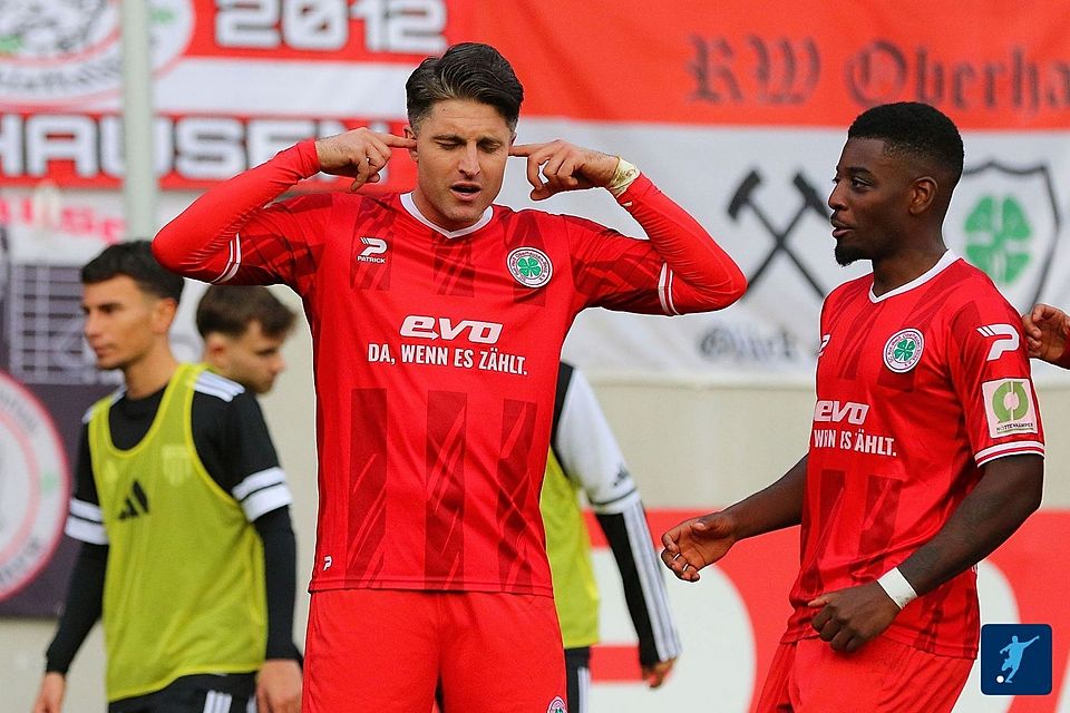 Auch Moritz Stoppelkamp (l.) trifft. 