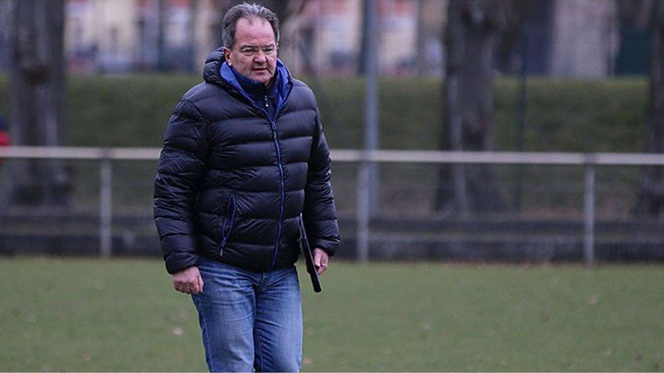 Nimmt sein Klemmbrett und geht: Gerd Pröger wird den FC 98 Hennigsdorf verlassen. F: FORZA Bernau