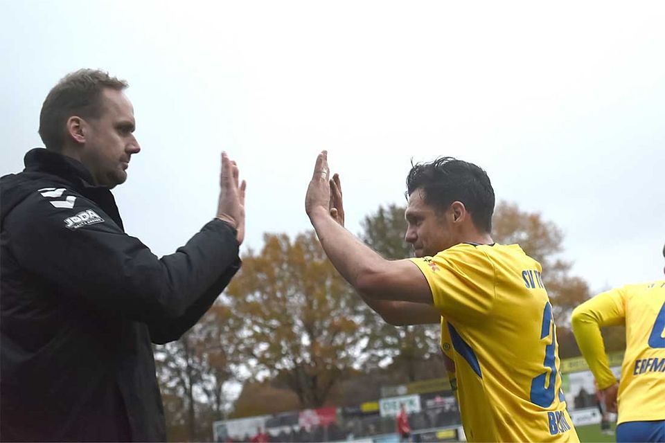 Dürfen sich Cheftrainer Björn Sörensen (SV Todesfelde) und Mirko Boland gegen seinen Ex-Verein VfB Lübeck über eine Finalteilnahme im Landespokal freuen.