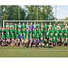 Die Aktiven- und Junioren-Fußballer vom TSV Armsheim vereint. F: TSV Armsheim