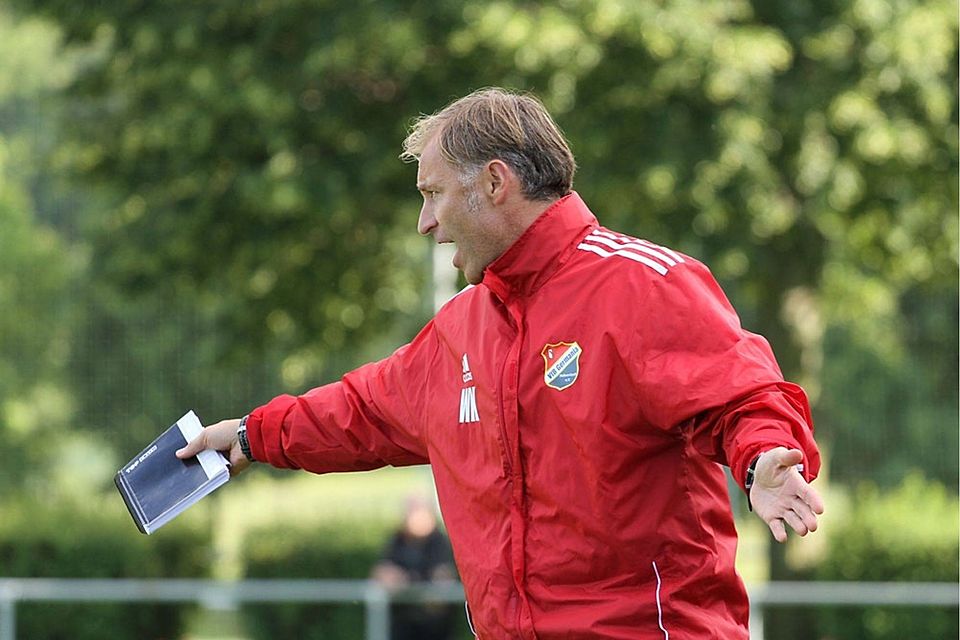 Trainer Willi Kronhardt muss aus den Neuzugängen ein Team formen. Foto: Rinke