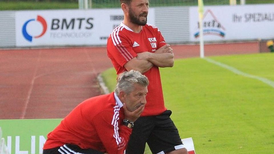 Während Co-Trainer Oliver Greiner weiter am Spielfeldrand sitzt, ist die Amtszeit von Serdar Kul (rechts) als Trainer des FC Memmingen II beendet.