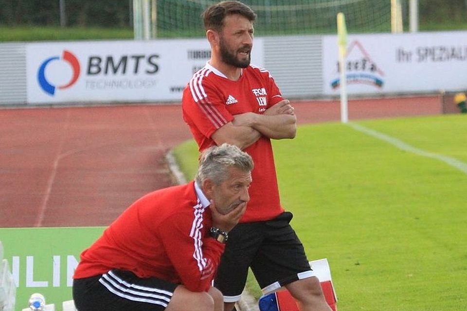 Während Co-Trainer Oliver Greiner weiter am Spielfeldrand sitzt, ist die Amtszeit von Serdar Kul (rechts) als Trainer des FC Memmingen II beendet.
