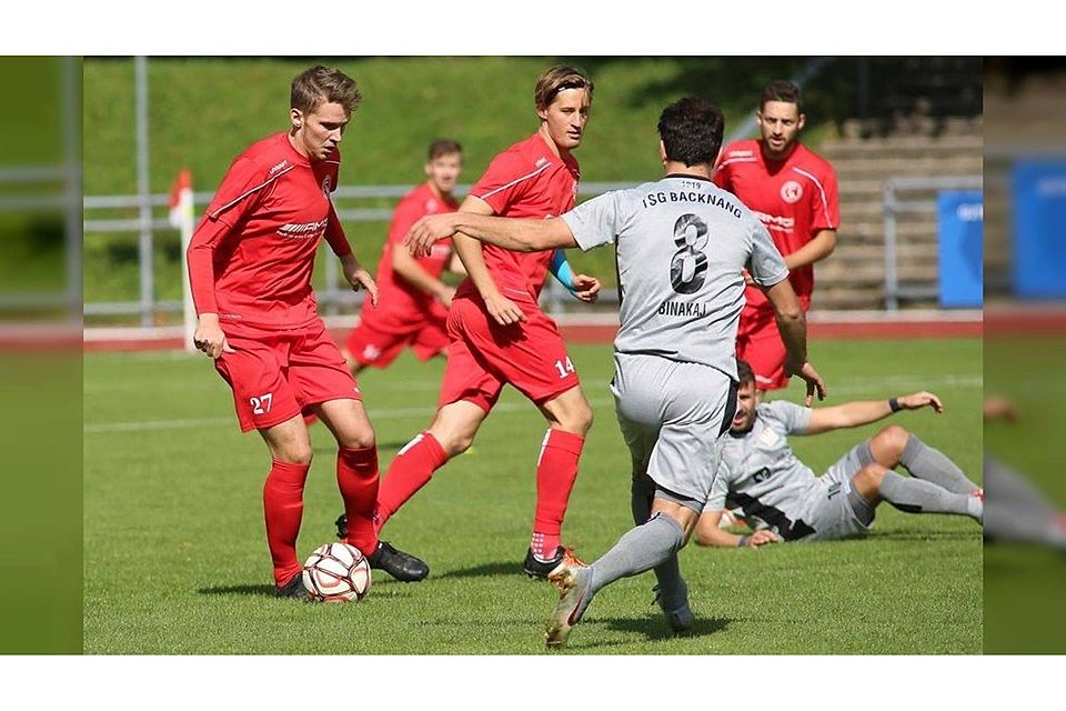 Für den FC Wangen (li. Eric Biedenkapp, daneben Luis Metzen) gab es die nächste Pleite in der Verbandsliga. Foto: Josef Kopf