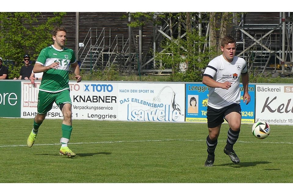Knoten im Abschluss aufgegangen: Michael Schnaderbeck (re.) mit seinem ersten Treffer seit der Winterpause zum 5:0 für Lenggries gegen Murnau II.