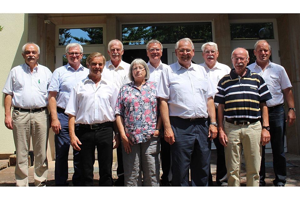 Das wiedergewählte FVR-Präsidium um Hans-Dieter Drewitz (Vierter von rechts).	Foto: FRV Südwest
