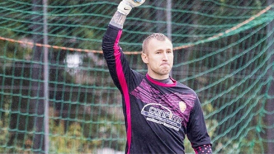 Jubelpose: FCD-Keeper Przemyslaw Szymura hielt drei Elfer. Foto:54˚/Schaffrath